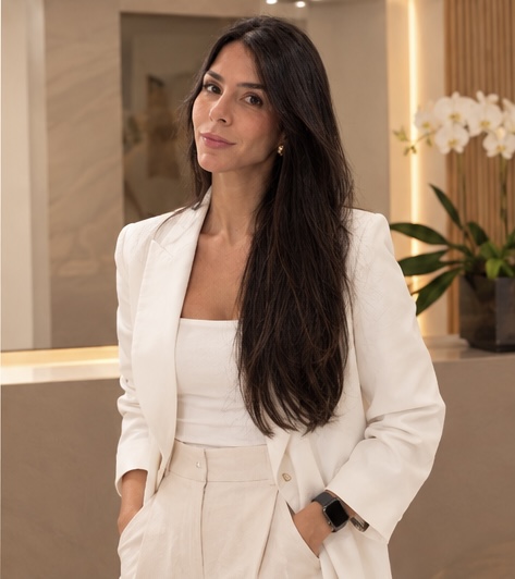 Dra. Andressa Duque, nutricionista, sorrindo.